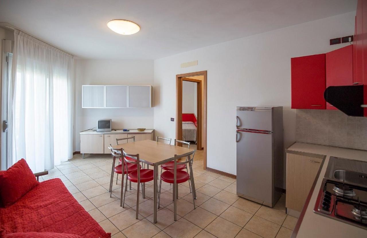 Robinia/Pinetine Lido Altanea Apartment Caorle Exterior photo