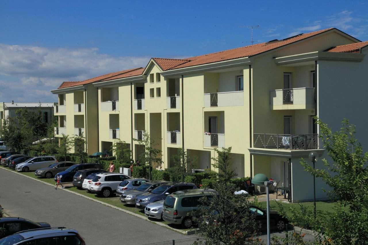 Robinia/Pinetine Lido Altanea Apartment Caorle Exterior photo