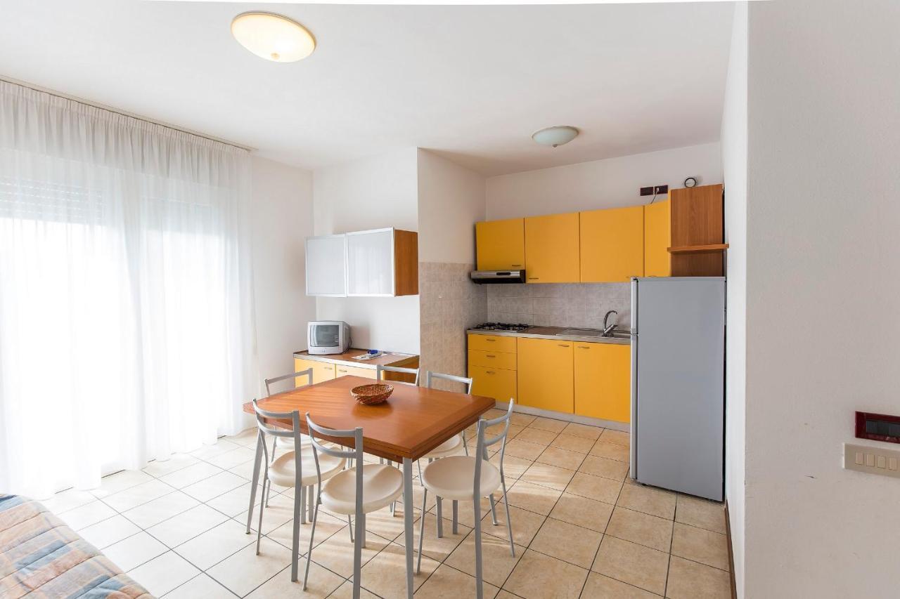 Robinia/Pinetine Lido Altanea Apartment Caorle Exterior photo