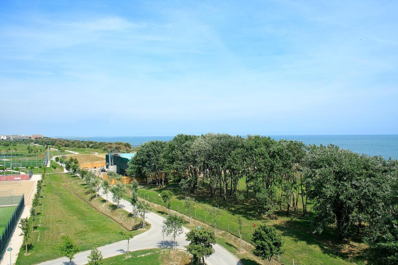 Robinia/Pinetine Lido Altanea Apartment Caorle Exterior photo