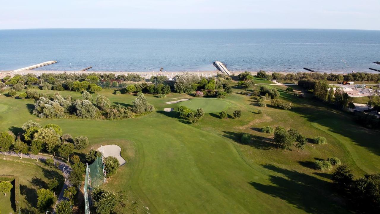 Robinia/Pinetine Lido Altanea Apartment Caorle Exterior photo